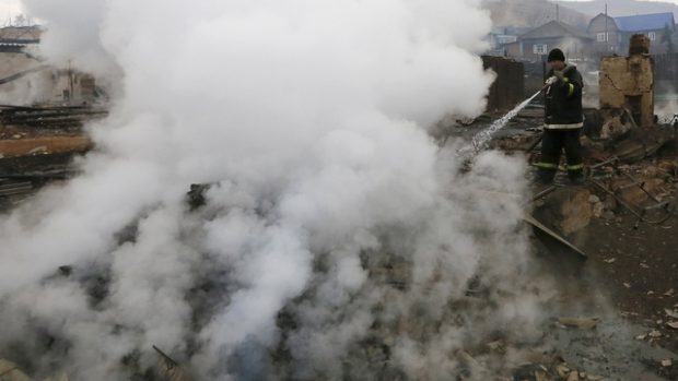 U města Čita v Zabajkalsku plameny podle médií ohrožují raketový a dělostřelecký objekt armády
