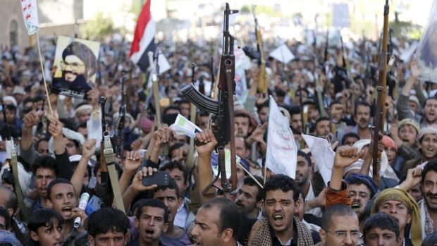 Demonstrace stoupenců Húsíů v jemenském Saná