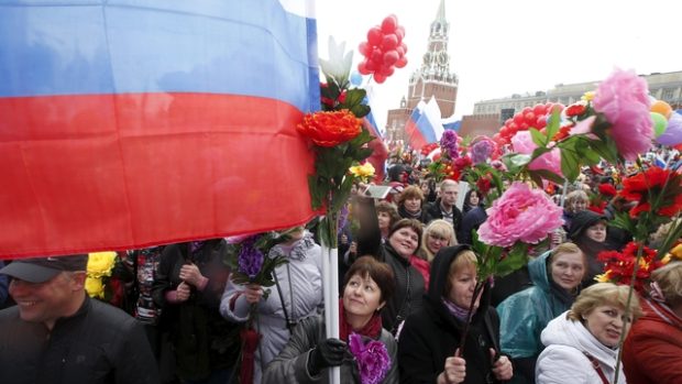 Na Rudém náměstí v Moskvě slavilo první máj až 140 tisíc lidí