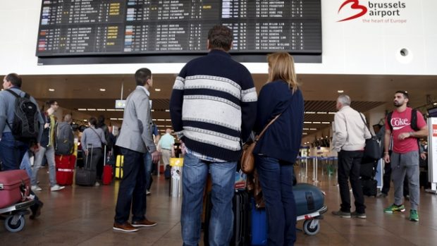 Pasažéři na letišti v Zaventem nedaleko Bruselu