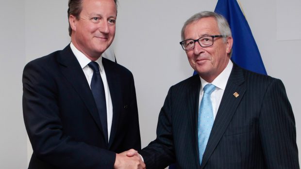 Britský premiér David Cameron a předseda Evropské komise Jean-Claude Juncker se shodli, že Evropská unie by se měla změnit