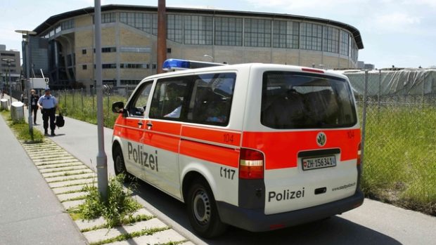 Program kongresu FIFA ve švýcarském Curychu kolem poledne přibrzdila nahlášená bomba