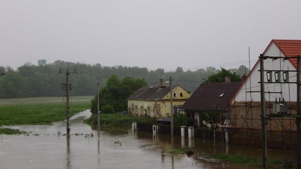 Záplavy, velká voda, povodeň, rozvodněná řeka, zvýšená hladina řeky