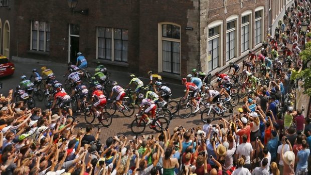 Fanoušci na Tour de France nedbají na bezpečnost a cyklisté musí být ostražití