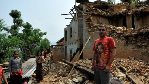 V nepálské vesnici Simthalí spadla asi čtvrtina domů