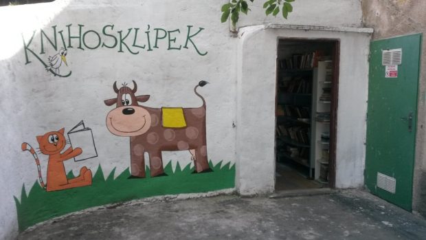 Knihosklípek v Třebotově u Prahy