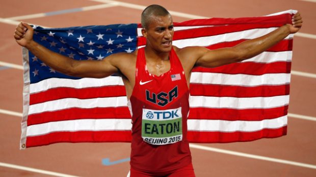 Americký desetibojař Ashton Eaton vytvořil na mistrovství světa v Pekingu světový rekord 9045 bodů