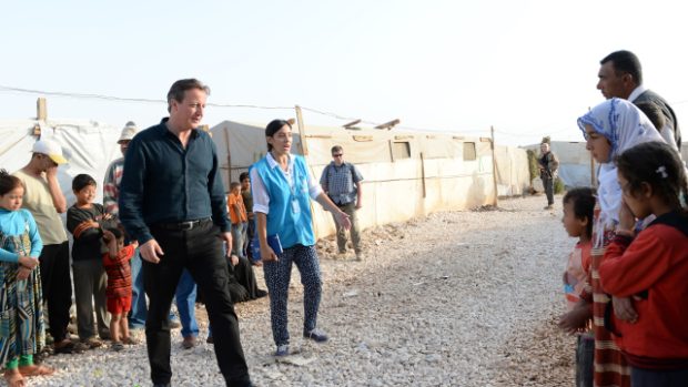 Britský premiér David Cameron v uprchlickém táboře u libanonsko-syrských hranic