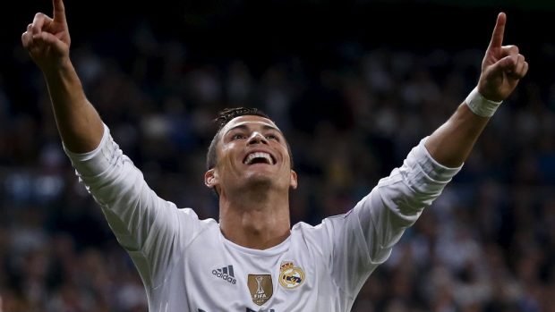 Cristiano Ronaldo opět zazářil v Lize mistrů, když třemi góly zařídil vítězství Realu Madrid nad Šachťarem Doněck