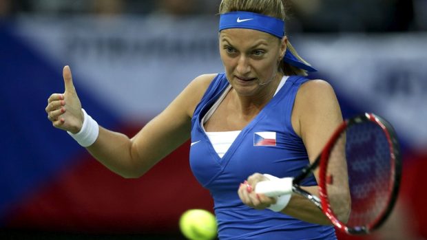 Petra Kvitová vyhrála nad Marii Šarapovovou první set v pražském fedcupovém finále