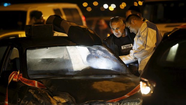 Palestinský útočník zastřelil z jedoucího auta tři lidi včetně amerického studenta