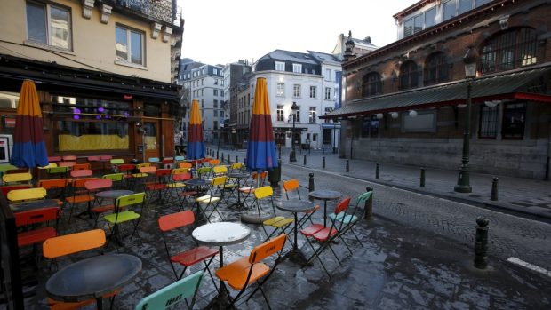Kavárny v Bruselu zůstaly kvůli hrozícím teroristickým útokům prázdné