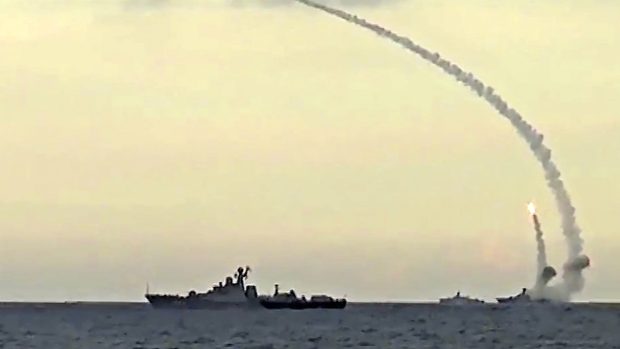 Ruské námořnictvo odpaluje rakety na cíle v Sýrii z lodí v Kaspickém moři