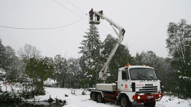 energetici / energetická síť / kontrola / oprava poruchy / sníh