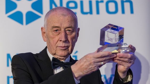 Cenu Nadačního fondu Neuron získal za medicínu onkolog Josef Koutecký