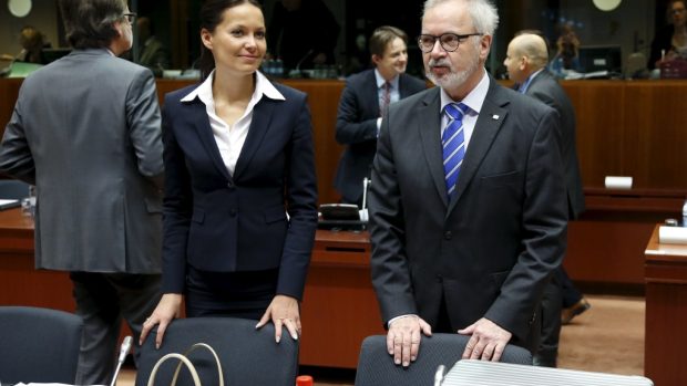 Českou republiku zastupuje na jednání v Bruselu náměstkyně českého ministra financí Lenka Jurošková