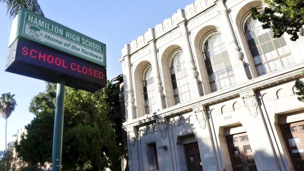 Uzavřená Hamilton High School v Los Angeles