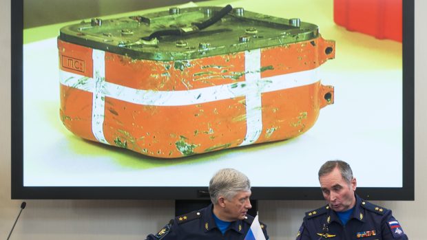 Zástupci ruského ministerstva obrany ukázali černou skříňku sestřeleného Su-24