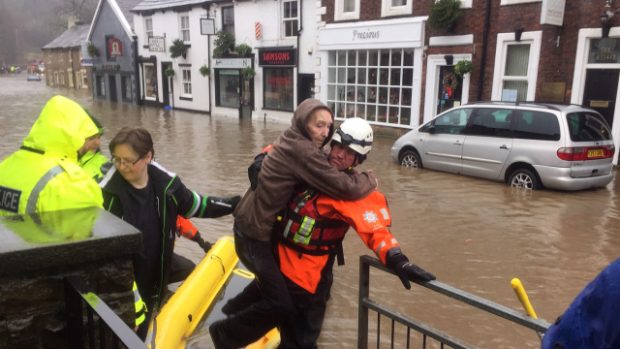 Část Velké Británie sužují záplavy