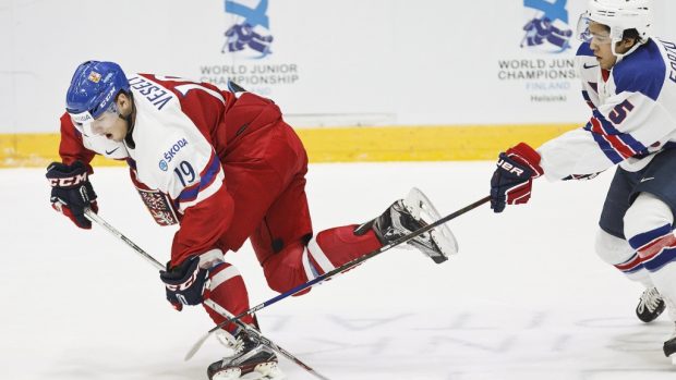 Hokejista české dvacítky Radek Veselý ve čtvrtfinále proti USA