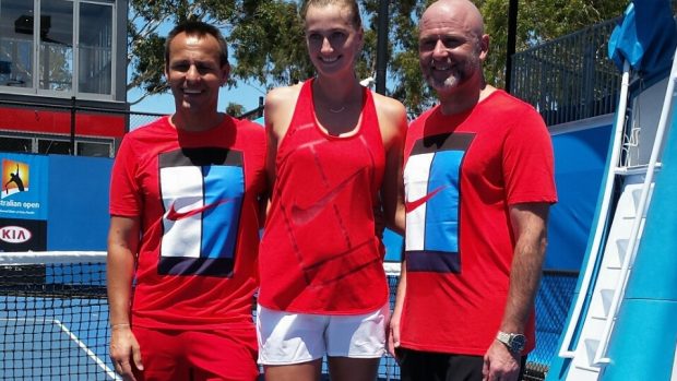 Petra Kvitová s trenérským týmem před vstupem do Australian Open