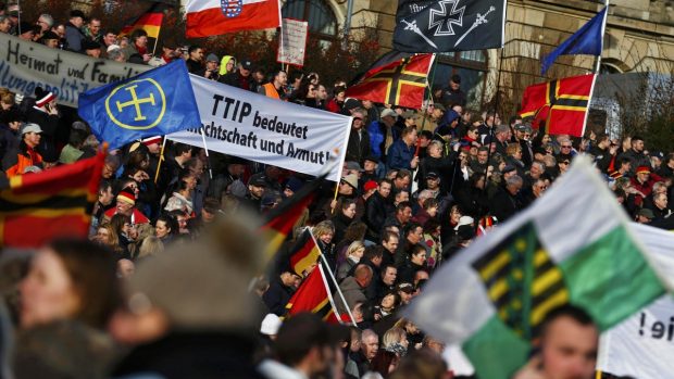 Demonstrace příznivců hnutí Pegida v Drážďanech