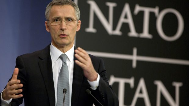 Šéf NATO Jens Stoltenberg hovoří s novináři na úvod dvoudenní schůzky aliance v Bruselu