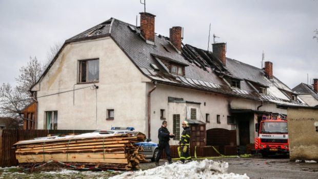 V noci na neděli 21. února ve Vendryni na Třinecku hořel bytový dům. Požár si vyžádal tři mrtvé. Na místě zasahovalo osm hasičských jednotek