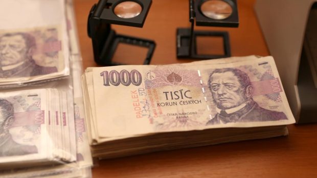 Loni v Česku mírně klesl počet zadržených padělaných a pozměněných bankovek a mincí