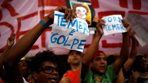 Protesty proti novému úřadujícímu prezidentovi Brazílie Temerovi se šíří celou zemí