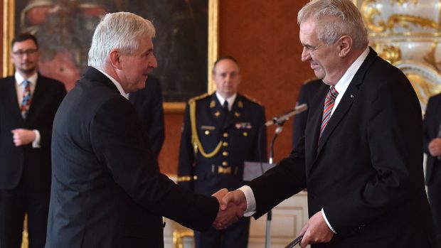 Prezident Zeman jmenoval Jiřího Rusnoka guvernérem ČNB