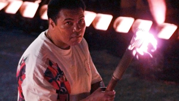 Muhammad Ali při zapalování olympijského ohně