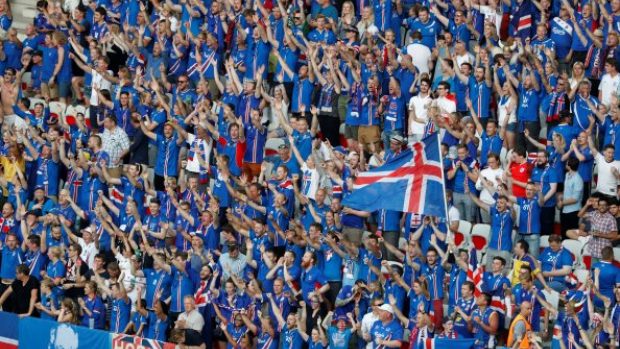 Fanoušci Islandu během fotbalového Eura