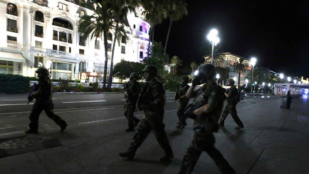 Policisté zasahují po útoku v Nice