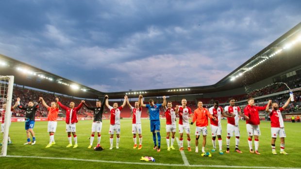 Radost fotbalistů Slavie po postupu do dalšího předkola Evropské ligy