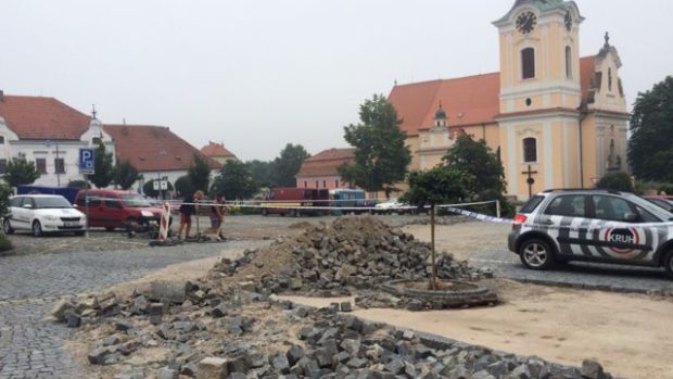 Týn nad Vltavou uklízí a sčítá škody po ničivém přívalovém dešti