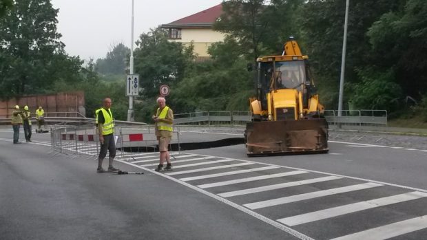 Dělníci začali s opravami Vysočanské estakády