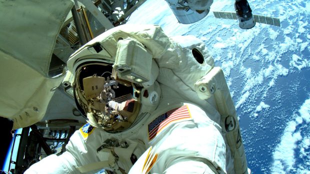 Astronaut u mezinárodní vesmírné stanice (ilustrační foto)