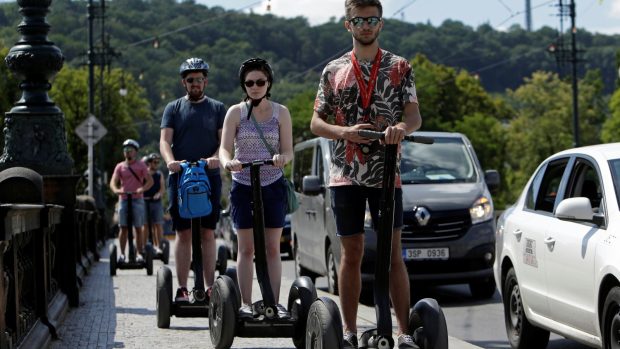 Turisté v Praze, turisté v Česku, segway