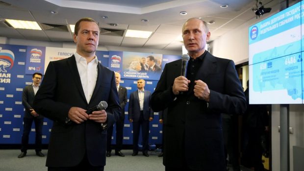 Ruský premiér Dmitrij Medvěděv a ruský prezident Vladimir Putin