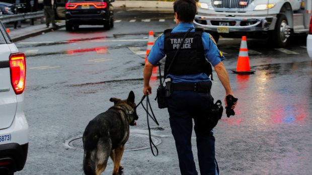 Policie na místě. Batoh v New Jersey ukrýval pět nástražných zařízení, oznámil mítsní starosta Chris Bollwage