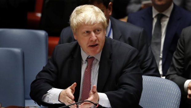 Rusko činí válku v Sýrii odpornější, tvrdí britský ministr zahraničí Boris Johnson