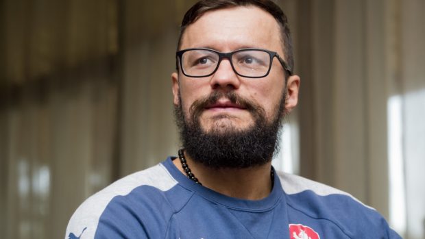Petr Brabec je bývalým ligovým házenkářem Dukly, teď působí jako kondiční trenér u fotbalového národního týmu