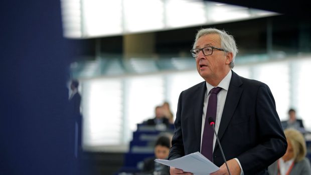 Šéf Evropské komise Jean-Claude Juncker (na fotce) zkritizoval vítěze amerických prezidentských voleb Donalda Trumpa za jeho výroky