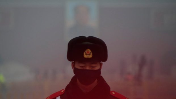 Smog na severovýchodě Číny trápí už několik dní až půlmiliardy lidí