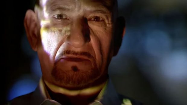 Ben Kingsley hraje v reklamě typického padoucha s britským přízvukem