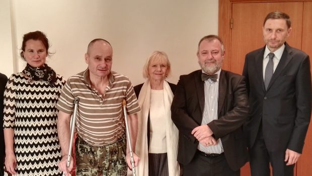 Leszek Panek (s berlemi) na polském velvyslanectví v Bejrútu. Vlevo česká ambasadorka v Libanonu Michaela Froňková, vpravo velvyslankyně ČR v Sýrii Eva Filipi, ředitel zahraničního odboru na Hradě Hynek Kmoníček a polský velvyslanec Wojciech Božek.