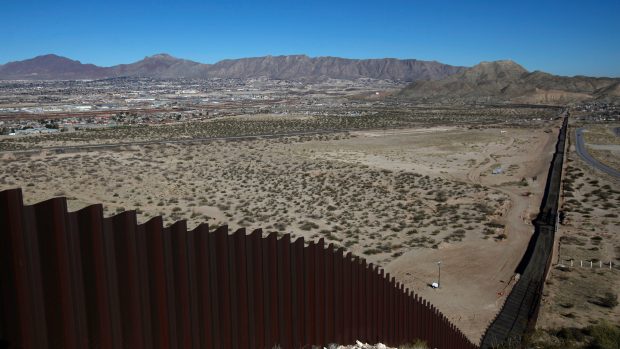 Zeď, která odděluje Spojené státy a Mexiko