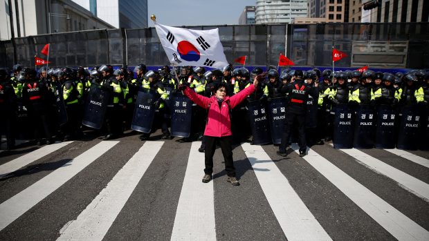 Protesty v Jižní Koreji mají tři oběti, policie je v pohotovosti