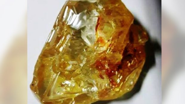 Jeden z největších surových diamantů našel kněz v Sierra Leone